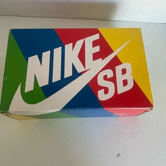 Nike Sb Dunk low og qs Quartersnacks size 8.5 Zebra print new in box.